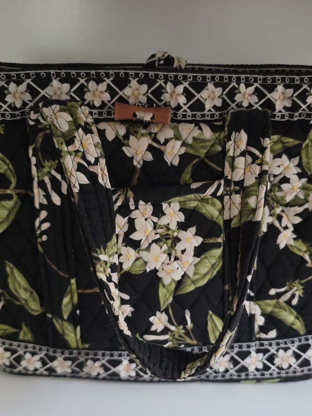 Vera Bradley Jasmine Quilted Floral Bag- Retired Pattern